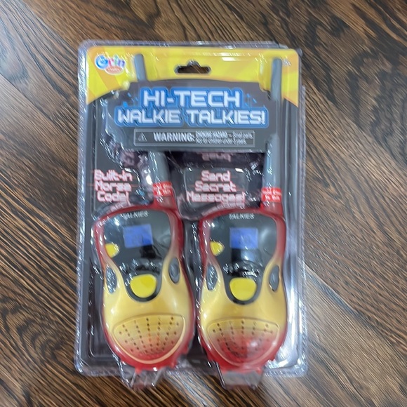 New Hi-Tech Walkie Talkies toy by Grin Studios. - Picture 1 of 4
